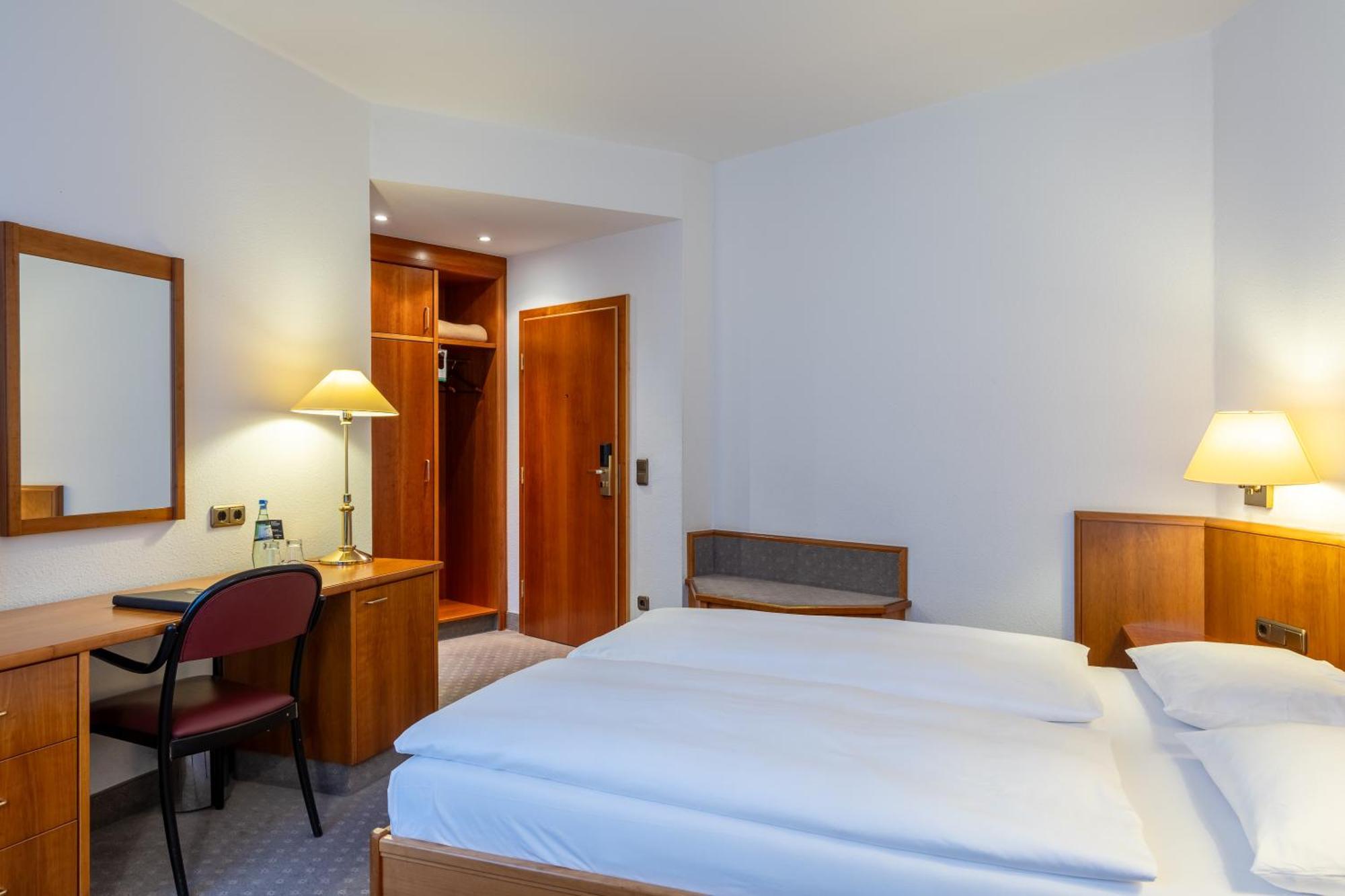 Hotel Alma Am Anger Эрфурт Экстерьер фото